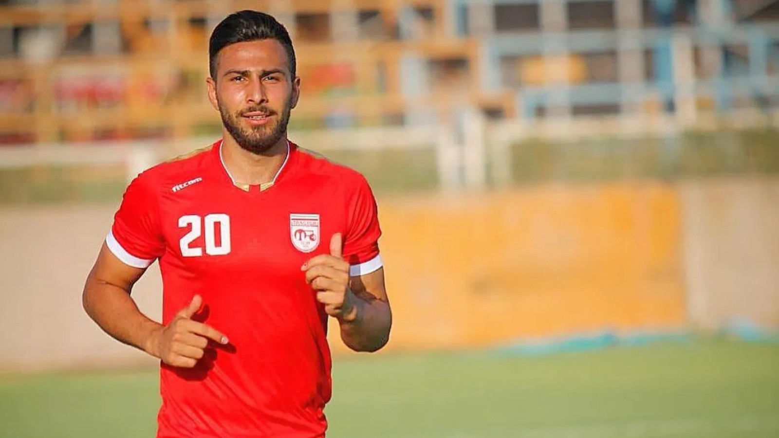 El futbolista iraní Amir Nasr-Azadani